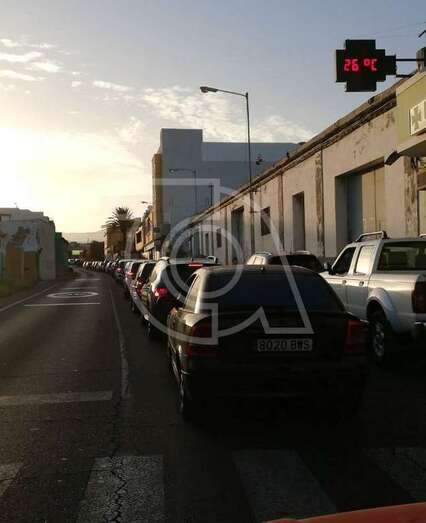 La cola a la altura del Callejón del Castillo (Foto TA)